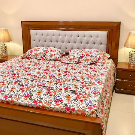 Atrium High Suite 2Bed Family Apartment Near Giga Mall Islamabad Buitenkant foto